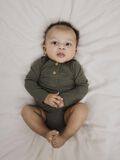 name it LÅNGÄRMAD RIBBAD BODY, Dusty Olive, highres - 13198041_DustyOlive_925476_007.jpg