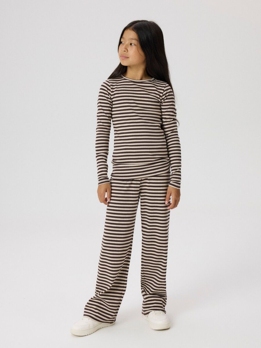 Product carousel image - RIBSTRIK TOP MED LANGE &AElig;RMER, Black Coffee | 2