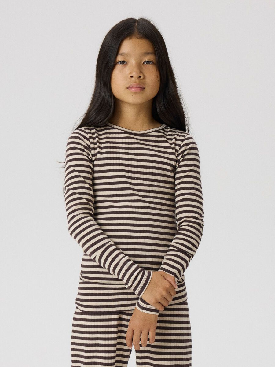 Product carousel image - RIBSTRIK TOP MED LANGE &AElig;RMER, Black Coffee | 1