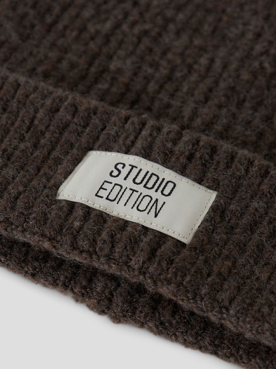Carousel image 3 BAGDE DETAIL BEANIE, Seal Brown