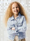 name it REGULARNY KRÓJ KURTKA JEANSOWA, Light Blue Bleached Denim, highres - 13237177_LightBlueBleachedDenim_008.jpg