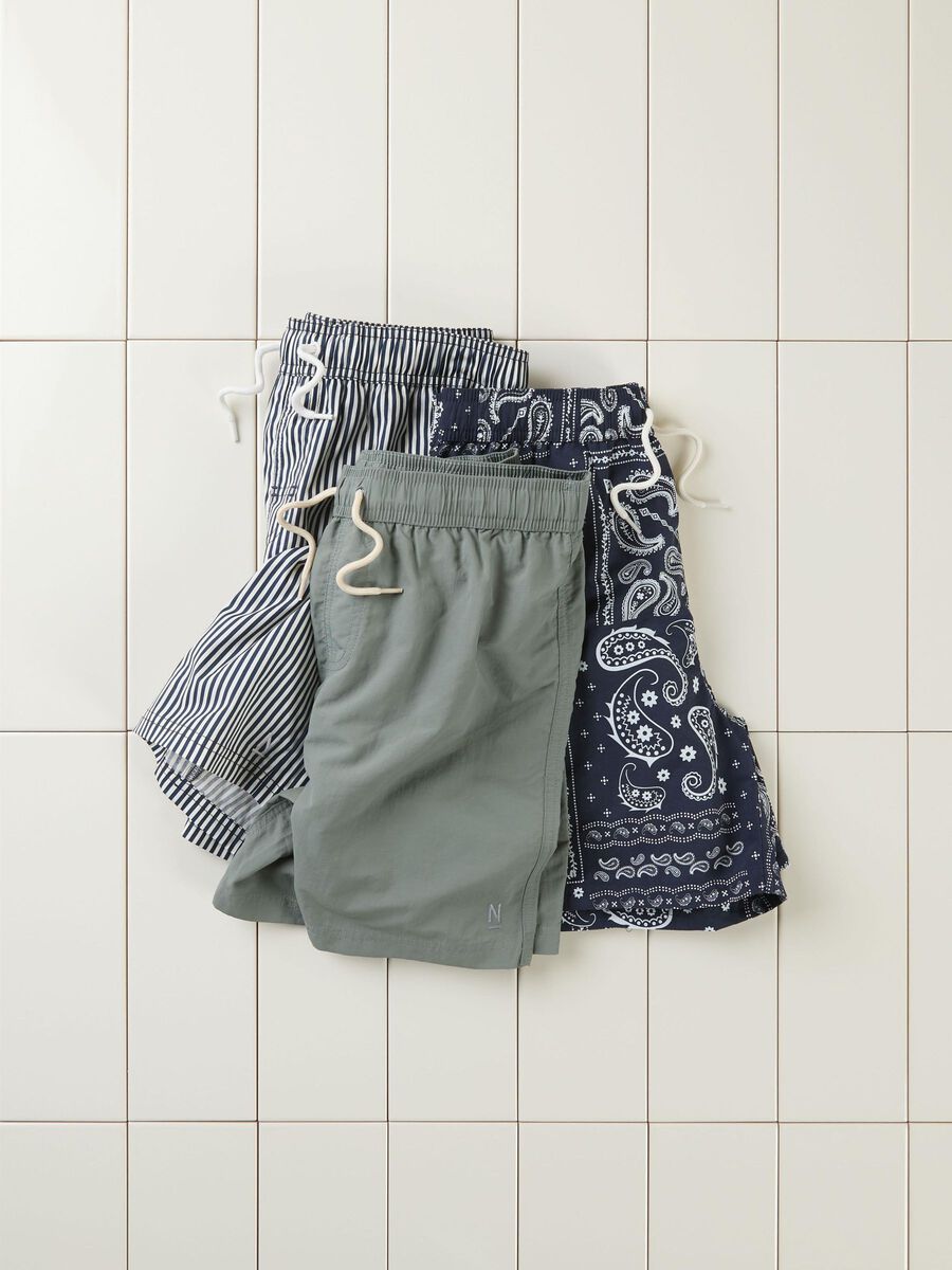 name it STRIPED SWIM SHORTS, Dark Sapphire, highres - 13241320_DarkSapphire_1175009_008.jpg